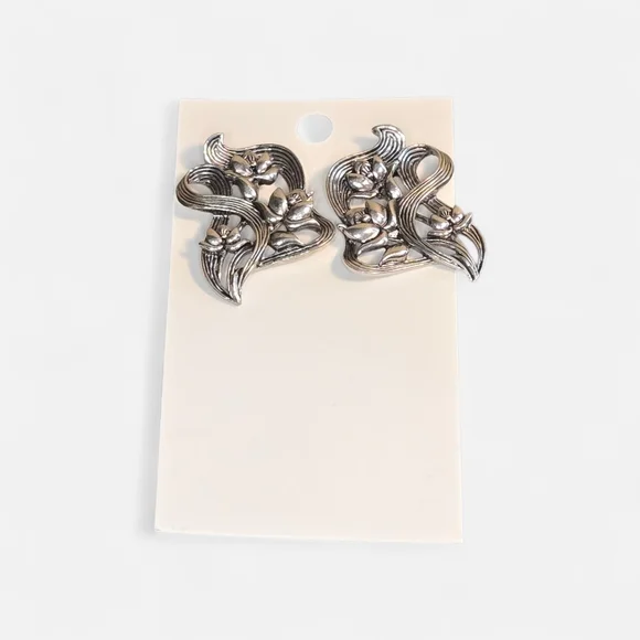 Unlisted Silver Floral Design Earrings - Picture 1 of 1